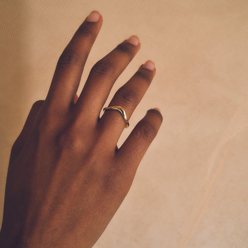 The Holly Arch Band in Yellow Gold